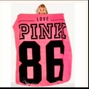 PINK 86 VICTORIA SECRET BLANKET